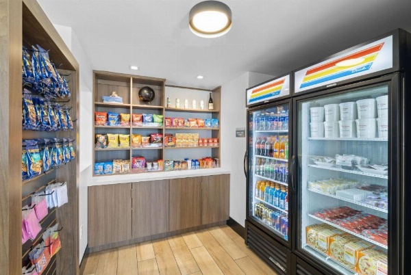 La Quinta Inn & Suites by Wyndham Santa Cruz image 22