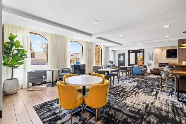 La Quinta Inn & Suites by Wyndham Santa Cruz image 25