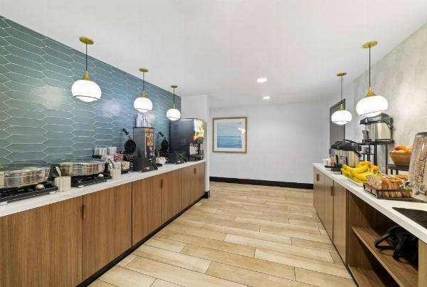 La Quinta Inn & Suites by Wyndham Santa Cruz image 28