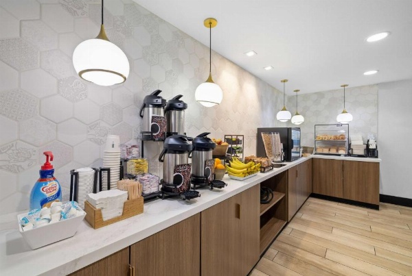 La Quinta Inn & Suites by Wyndham Santa Cruz image 29